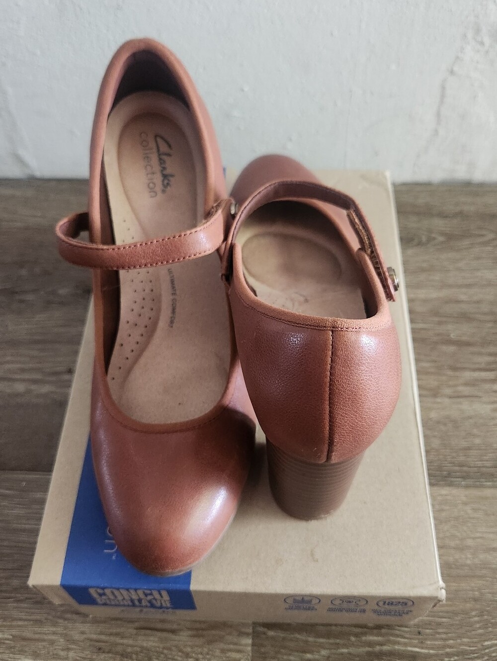 Clarks Comfortable Brown Leather Mary Jane Block Heels - Picture 5 of 11